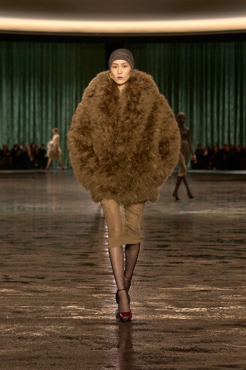 Anthony Vaccarello 執掌 Saint Laurent 2024 冬季女裝大秀正式登場