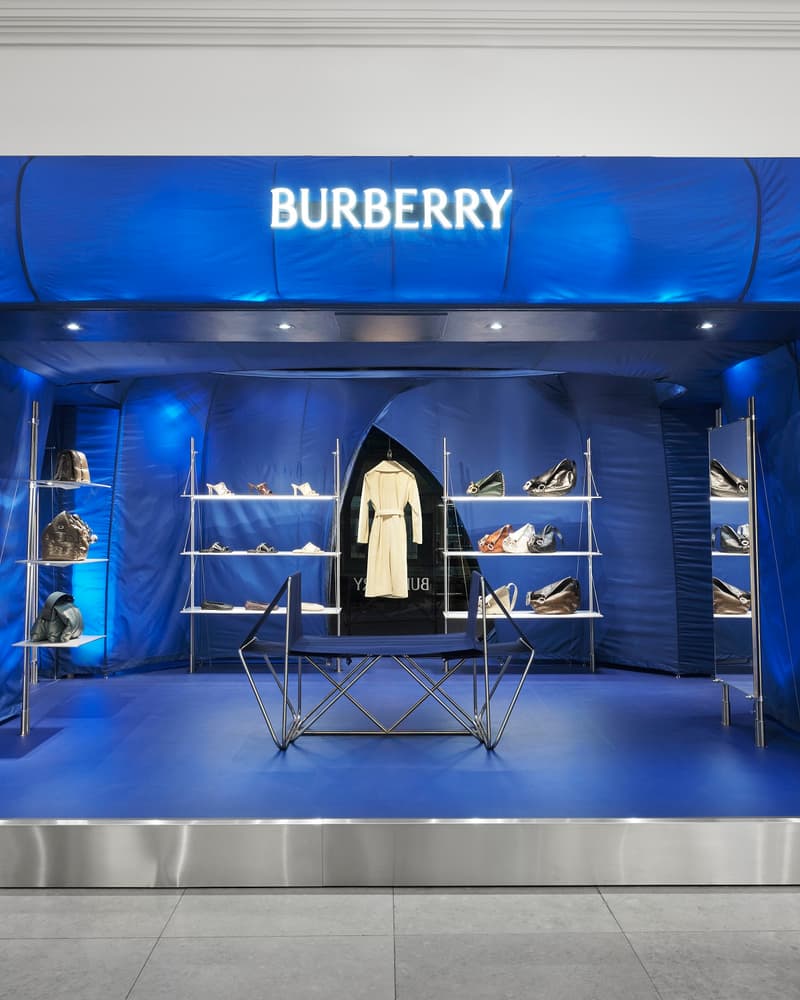 慶祝開幕 175 週年！Burberry 以「騎士藍」點亮英國哈洛德百貨