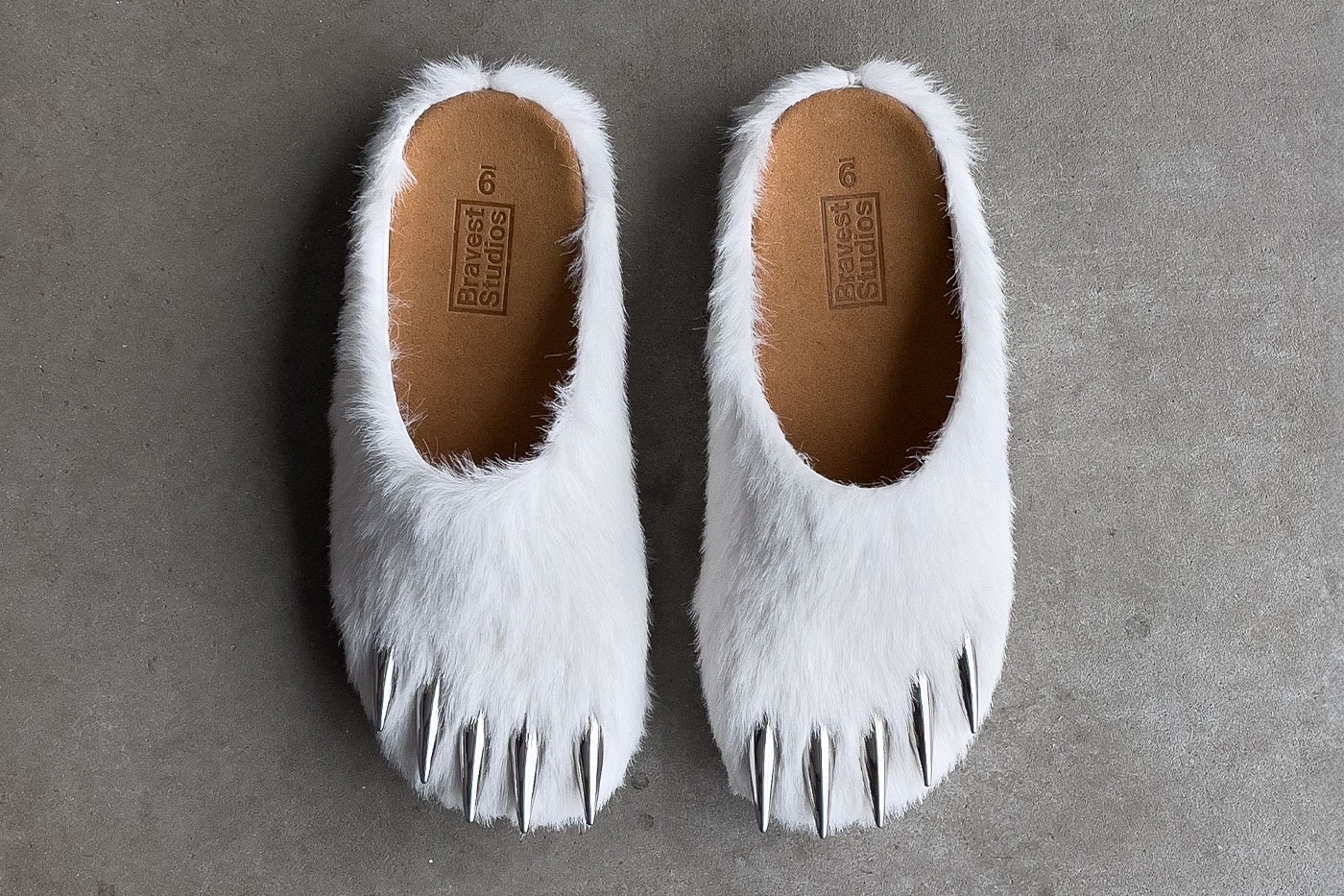 Bravest Studios 正式推出酷似「北極熊」腳掌外型穆勒鞋
