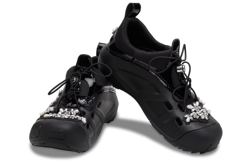 Crocs 攜手 Simone Rocha 推出全新聯名系列