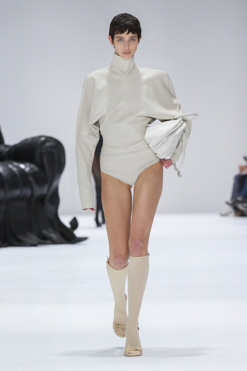 Acne Studios 正式發佈 2024 秋冬女裝系列大秀