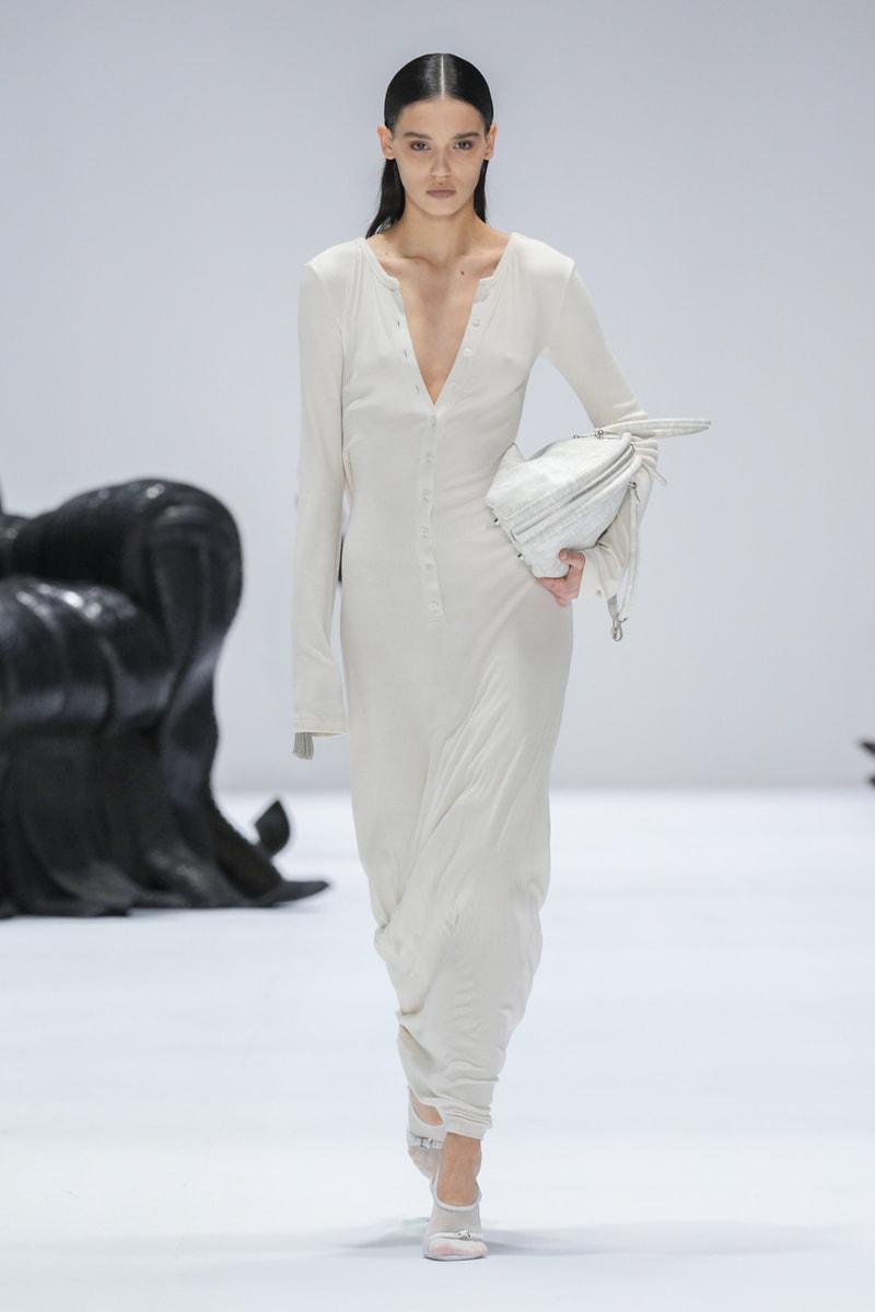Acne Studios 正式發佈 2024 秋冬女裝系列大秀