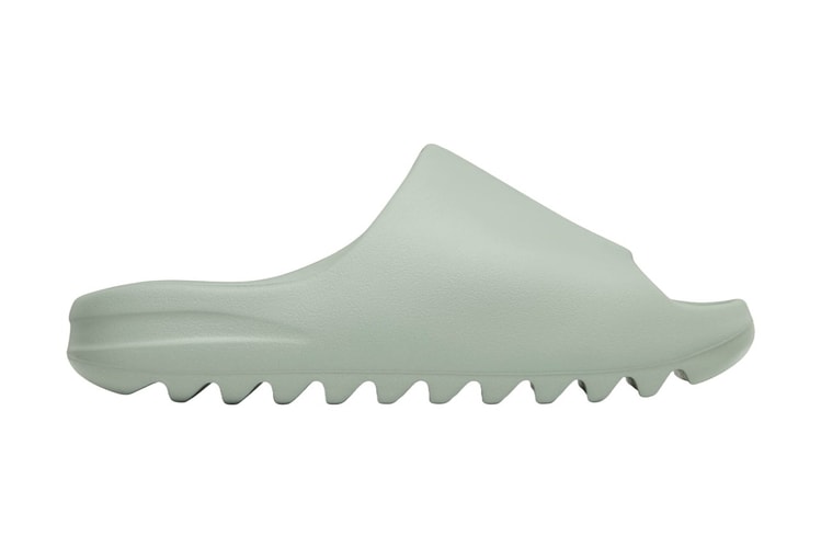 近賞 adidas YEEZY SLIDE 全新配色「Salt」官方圖輯
