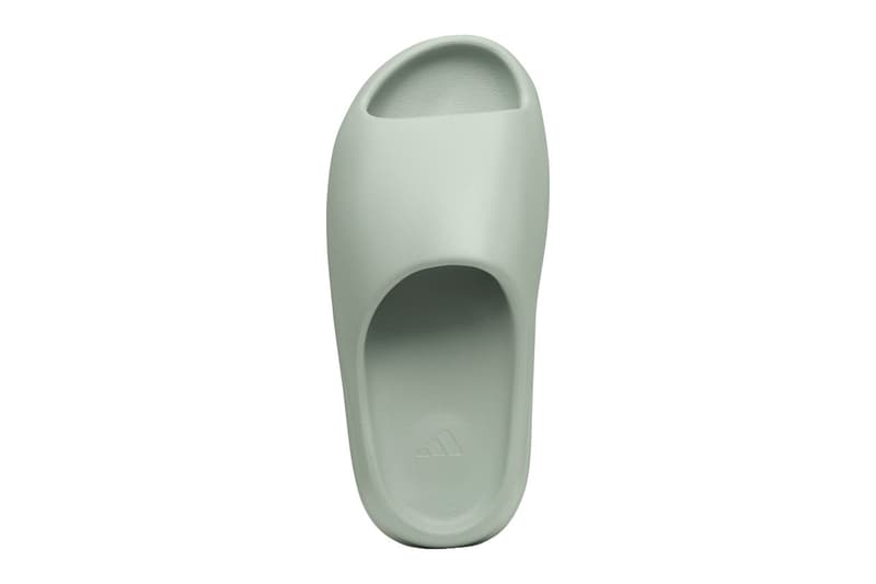 近賞 adidas YEEZY SLIDE 全新配色「Salt」官方圖輯