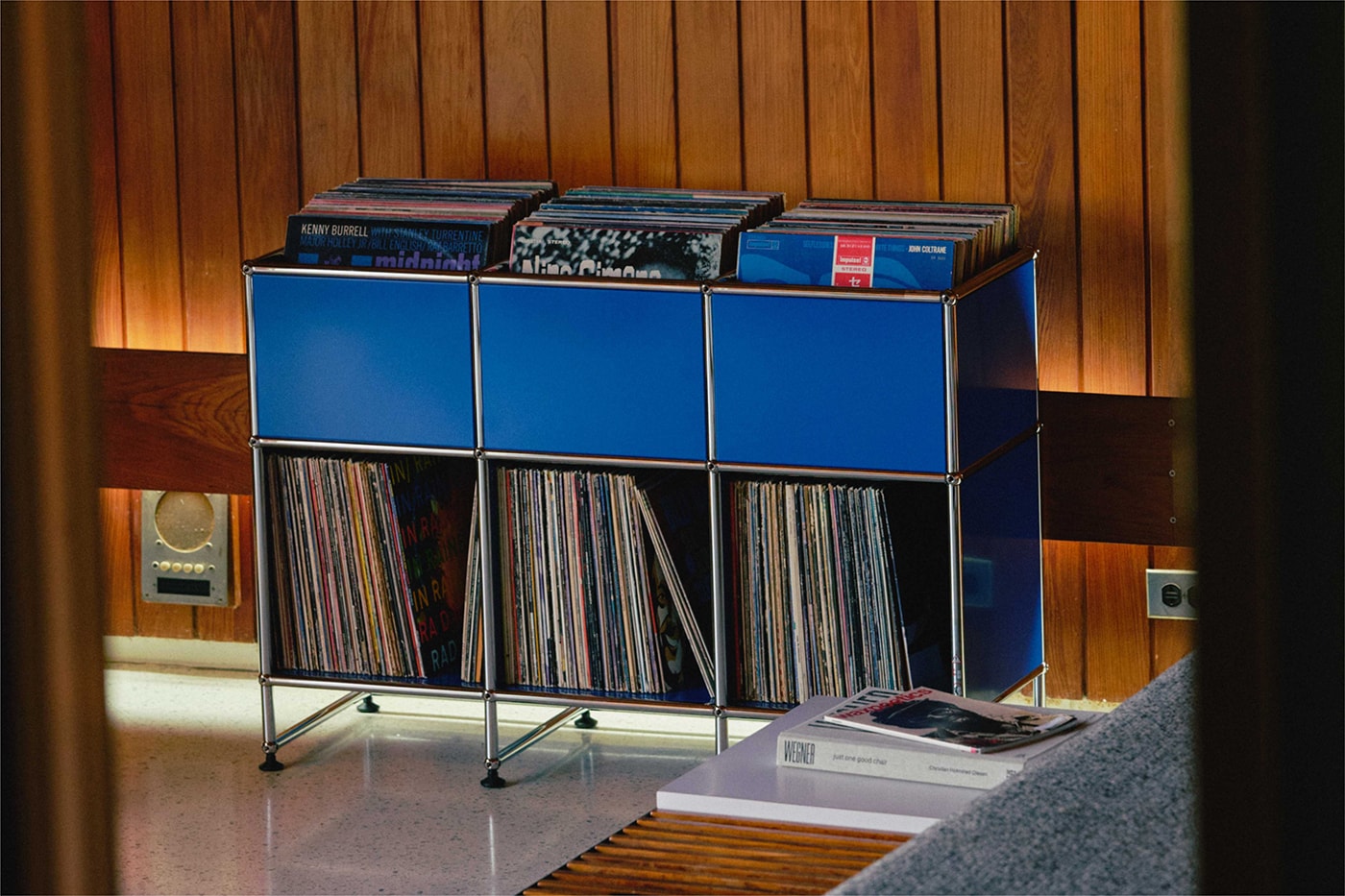 USM Modular Furniture 攜手 Symbol Audio 打造全新聯名黑膠收藏櫃系列
