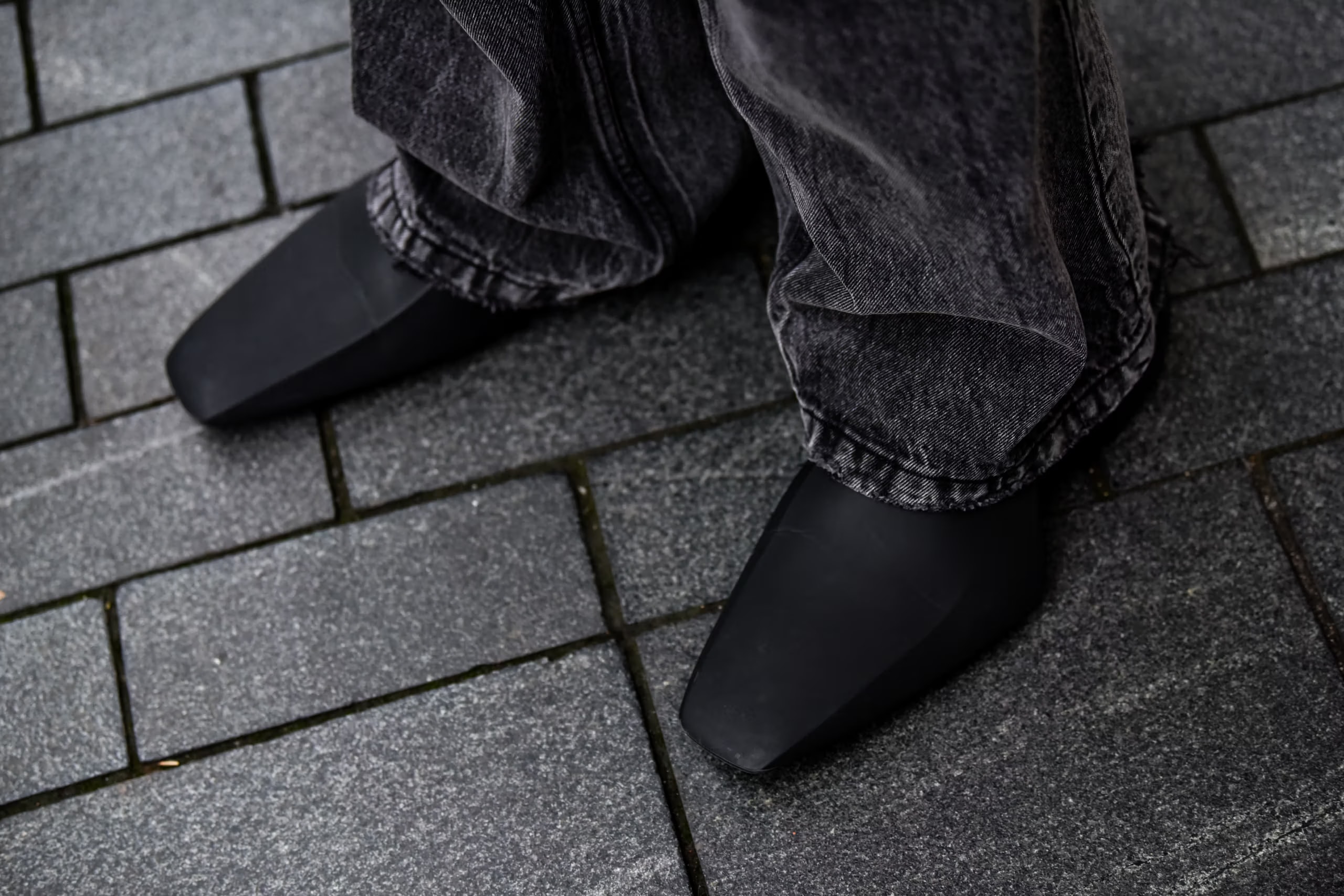 Street Style : 2024 秋冬上海時裝周街頭鞋款趨勢