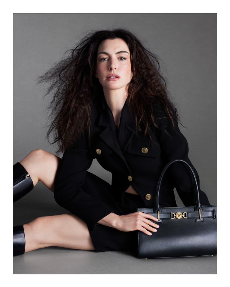 Anne Hathaway、Cillian Murphy 出鏡演繹全新 Versace Icons 系列形象廣告