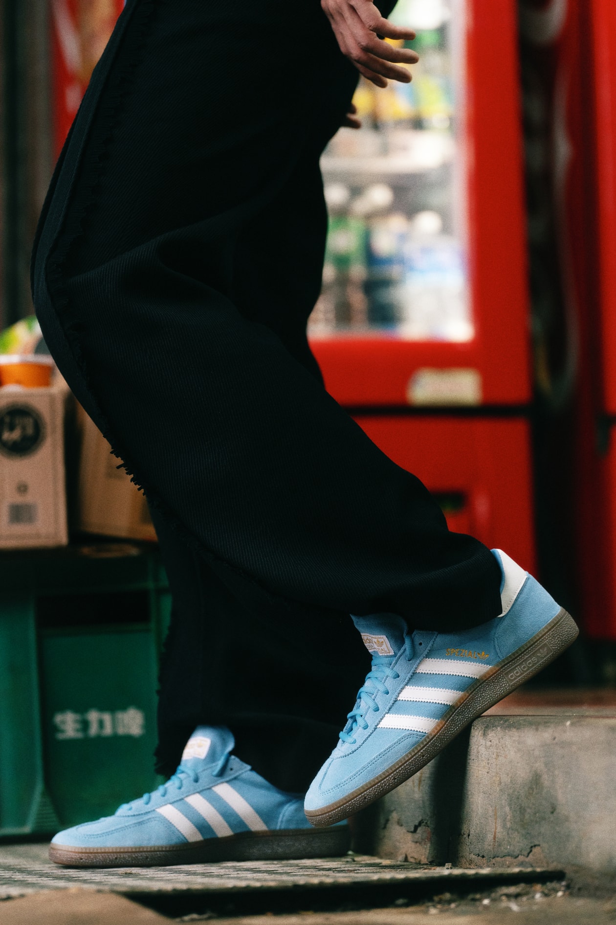 Streetsnaps: 新世代音樂人 Lewsz Ft. adidas Originals 經典 T-Toe 系列