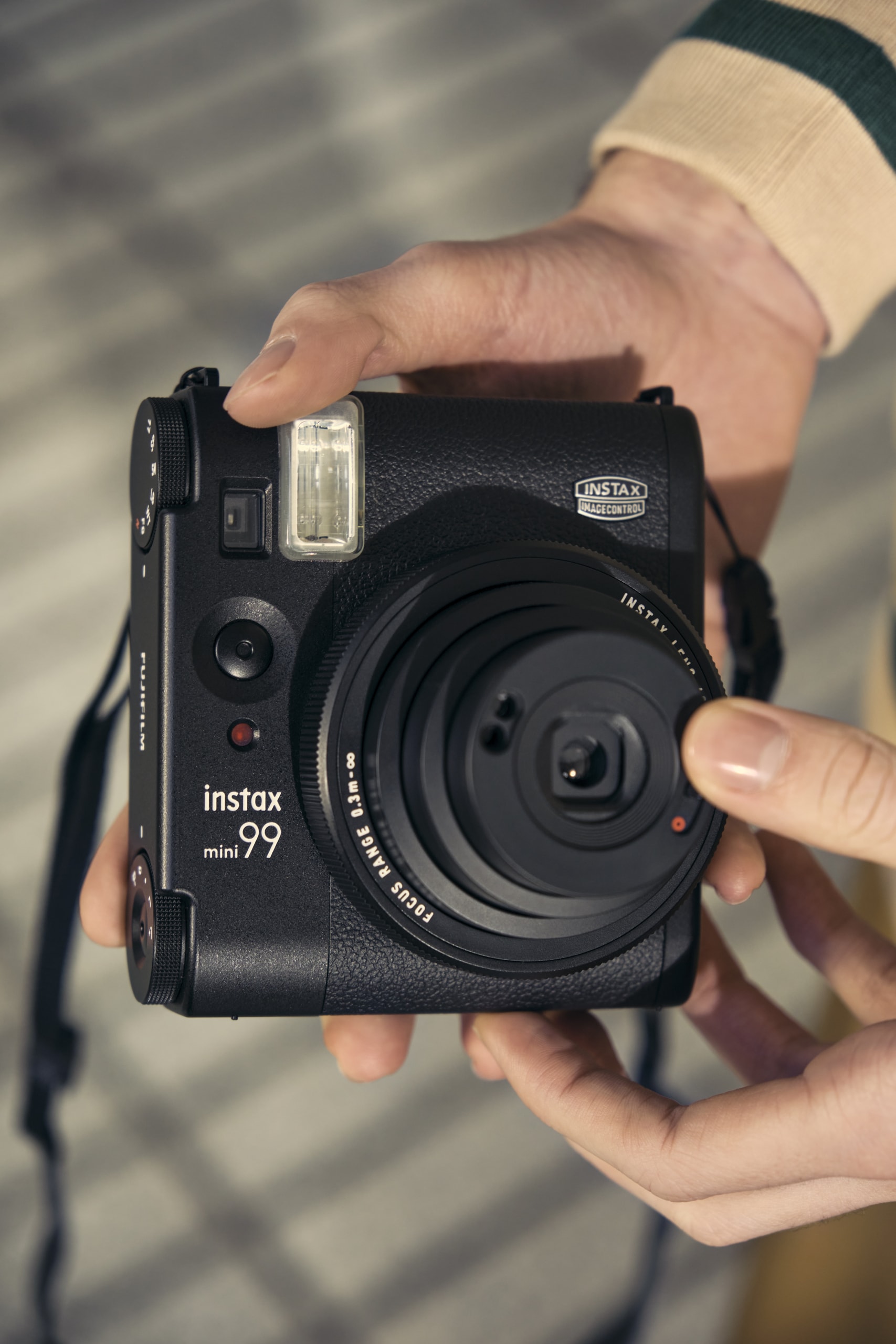 Fujifilm 推出全新即影即有相機 instax mini 99 
