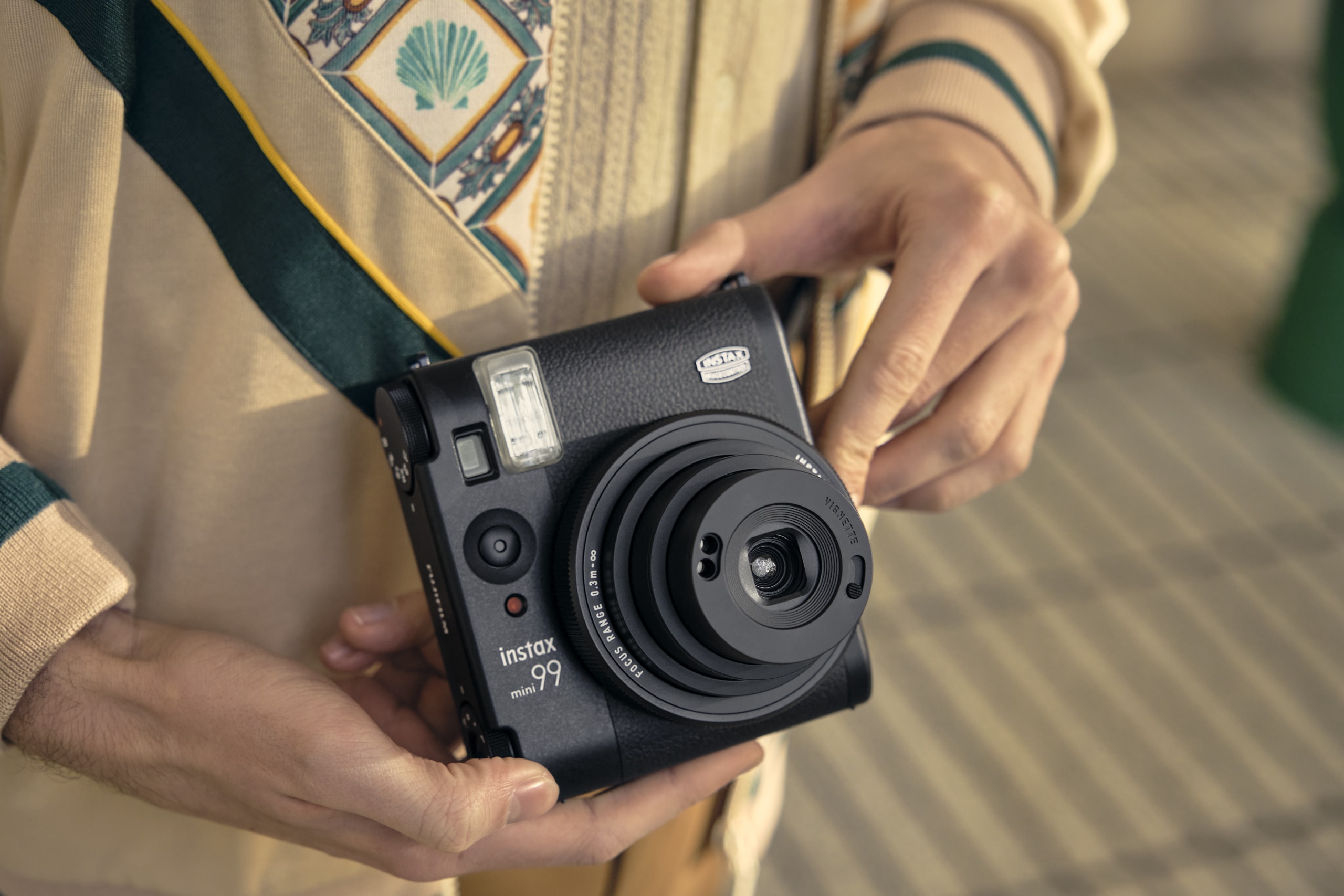 Fujifilm 推出全新即影即有相機 instax mini 99 