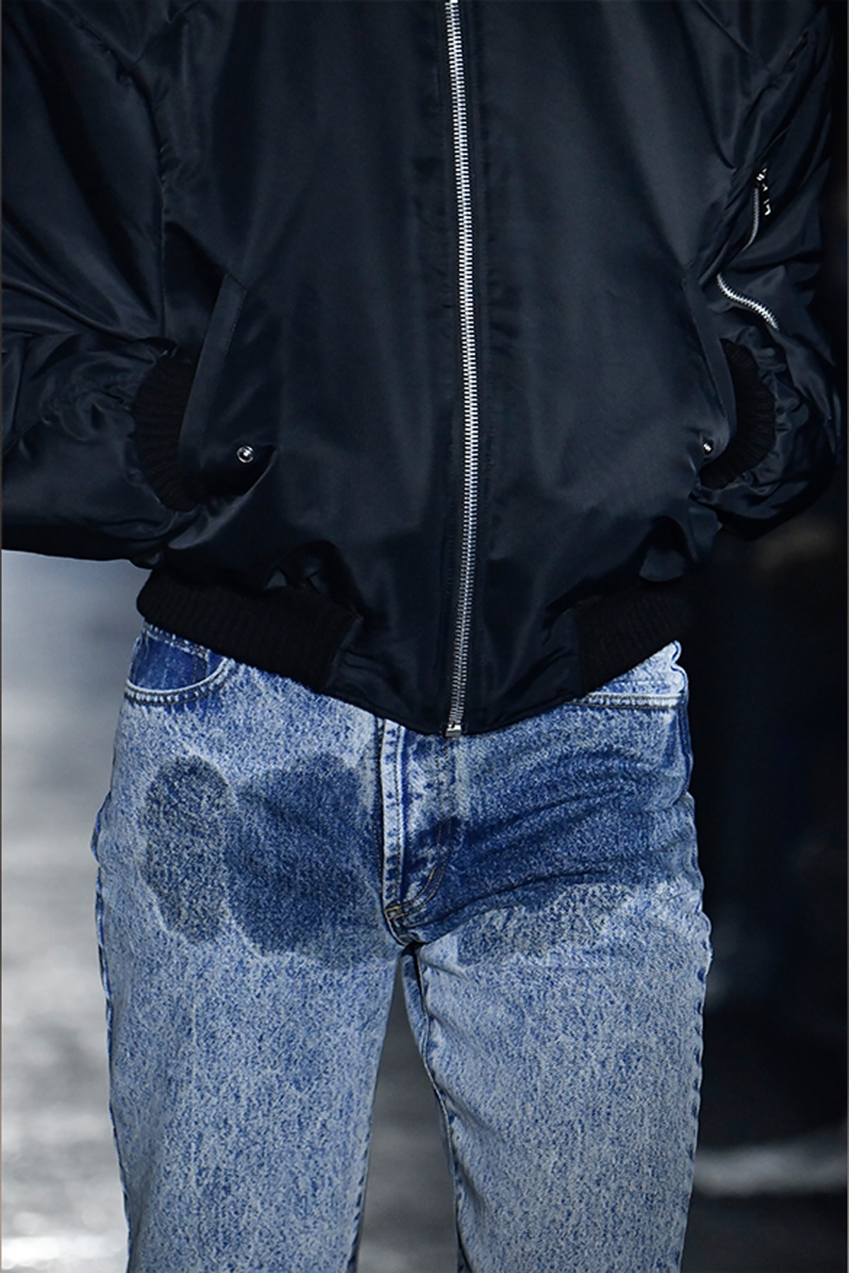 JORDANLUCA 正式推出全新「尿漬」牛仔褲