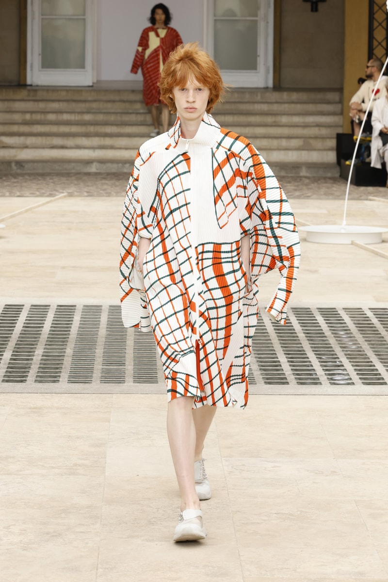 HOMME PLISSÉ ISSEY MIYAKE 正式發佈 2025 春夏系列大秀