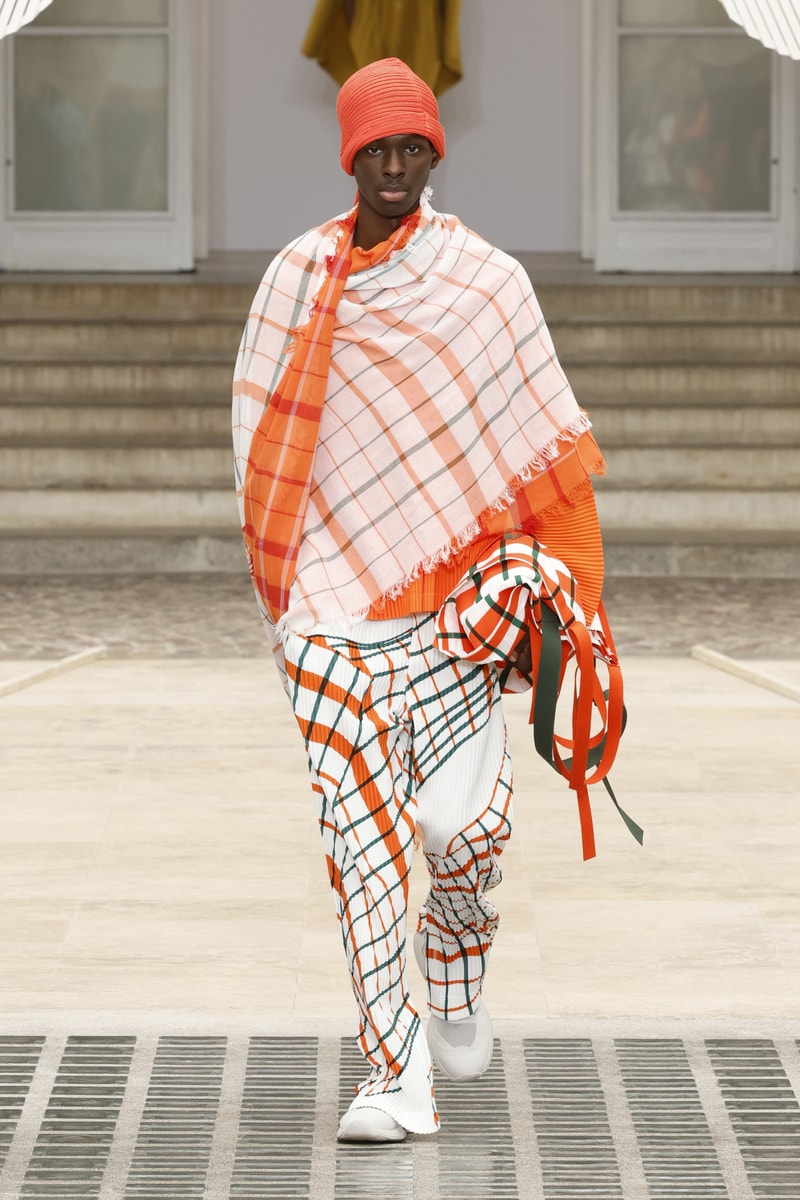 HOMME PLISSÉ ISSEY MIYAKE 正式發佈 2025 春夏系列大秀