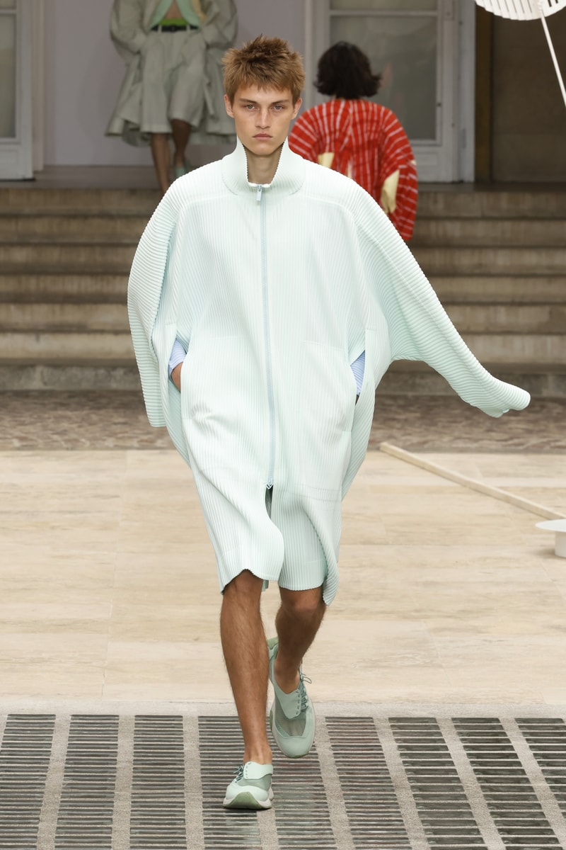 HOMME PLISSÉ ISSEY MIYAKE 正式發佈 2025 春夏系列大秀
