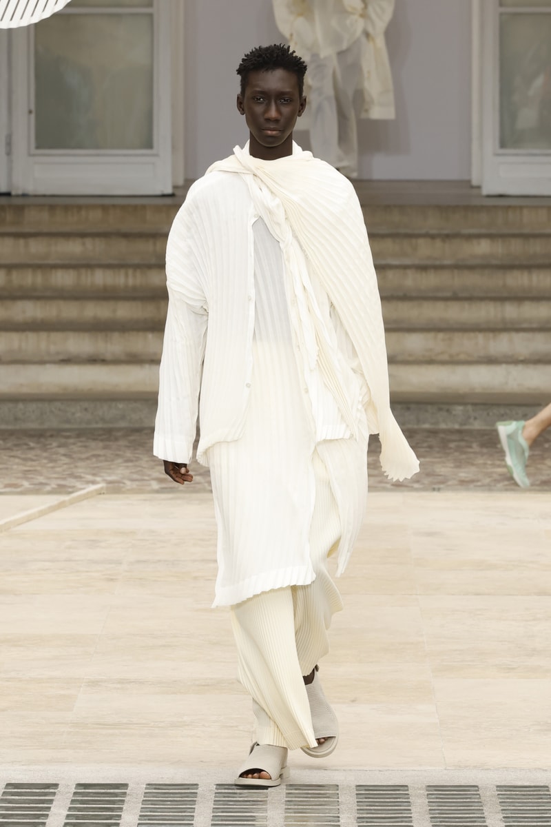 HOMME PLISSÉ ISSEY MIYAKE 正式發佈 2025 春夏系列大秀