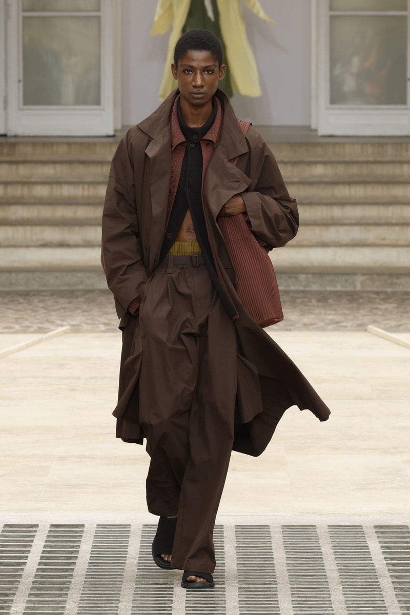 HOMME PLISSÉ ISSEY MIYAKE 正式發佈 2025 春夏系列大秀