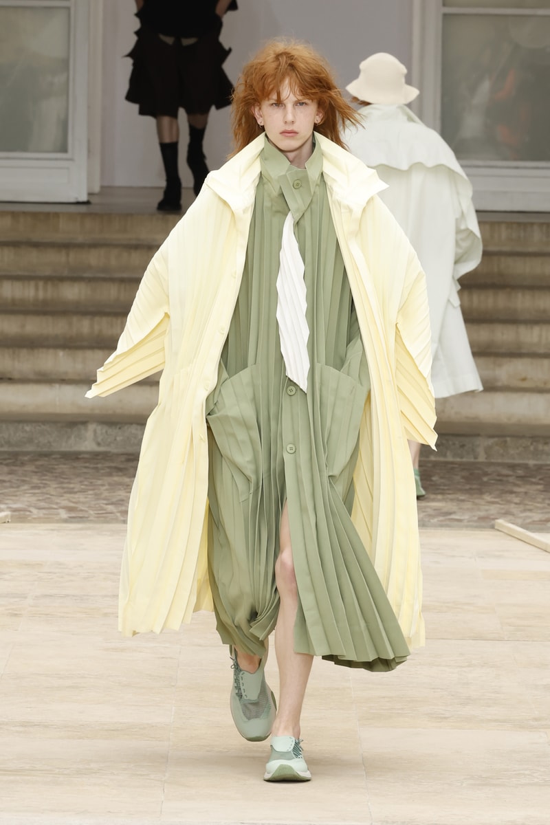 HOMME PLISSÉ ISSEY MIYAKE 正式發佈 2025 春夏系列大秀