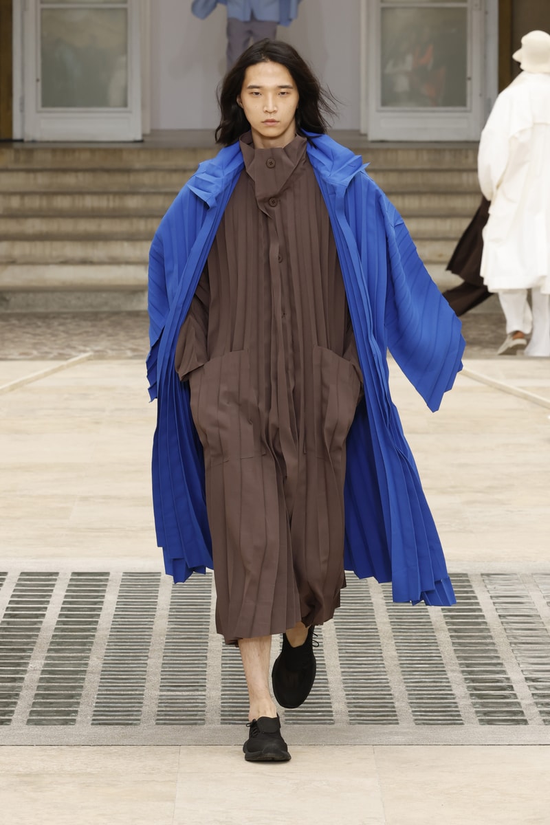 HOMME PLISSÉ ISSEY MIYAKE 正式發佈 2025 春夏系列大秀