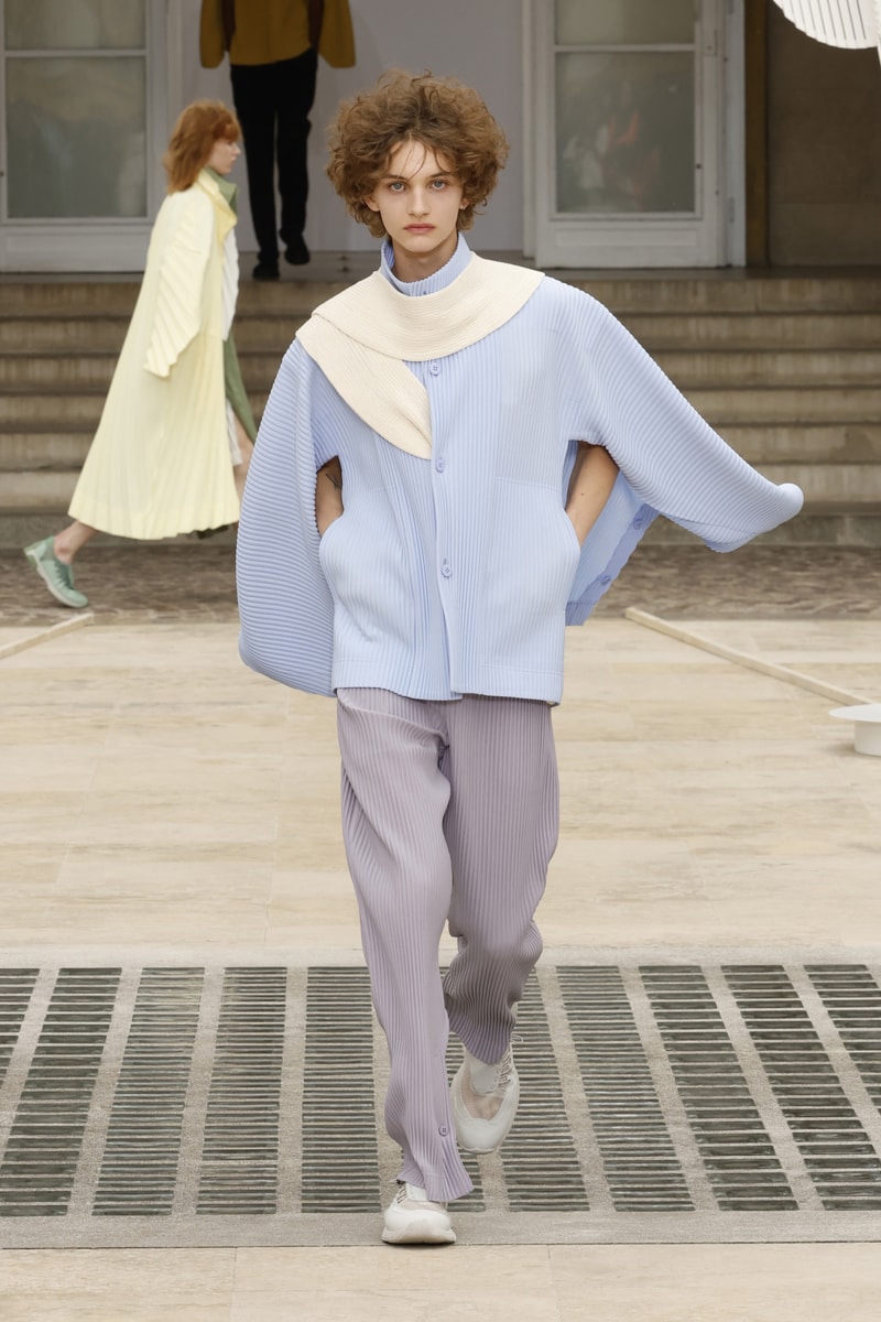 HOMME PLISSÉ ISSEY MIYAKE 正式發佈 2025 春夏系列大秀