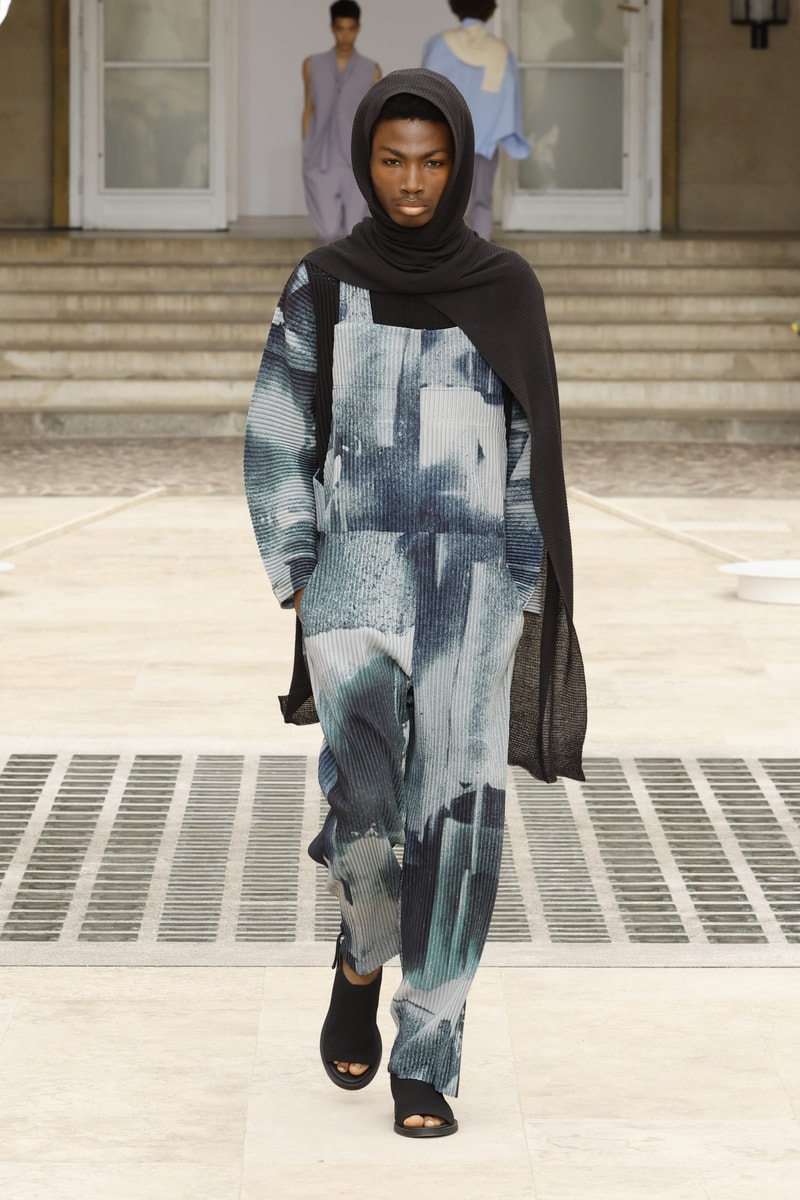 HOMME PLISSÉ ISSEY MIYAKE 正式發佈 2025 春夏系列大秀