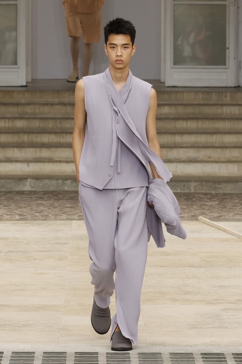 HOMME PLISSÉ ISSEY MIYAKE 正式發佈 2025 春夏系列大秀
