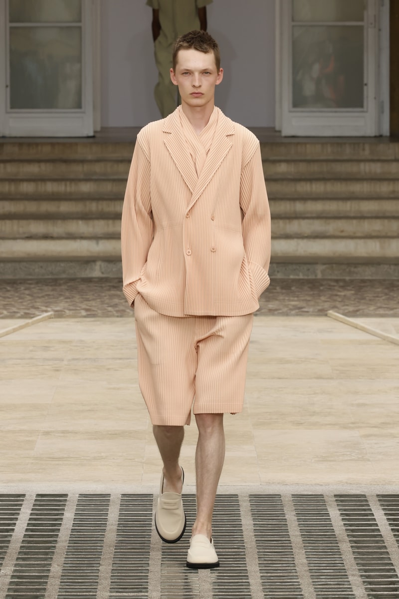 HOMME PLISSÉ ISSEY MIYAKE 正式發佈 2025 春夏系列大秀