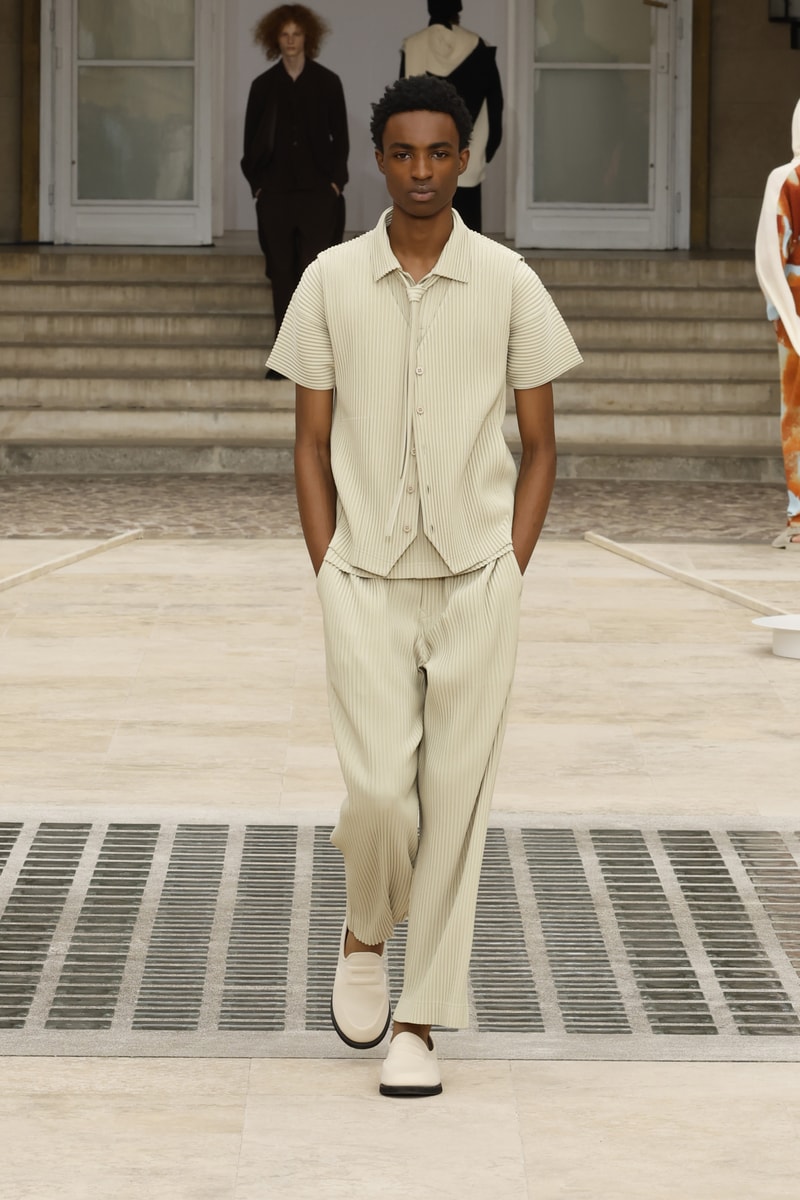HOMME PLISSÉ ISSEY MIYAKE 正式發佈 2025 春夏系列大秀