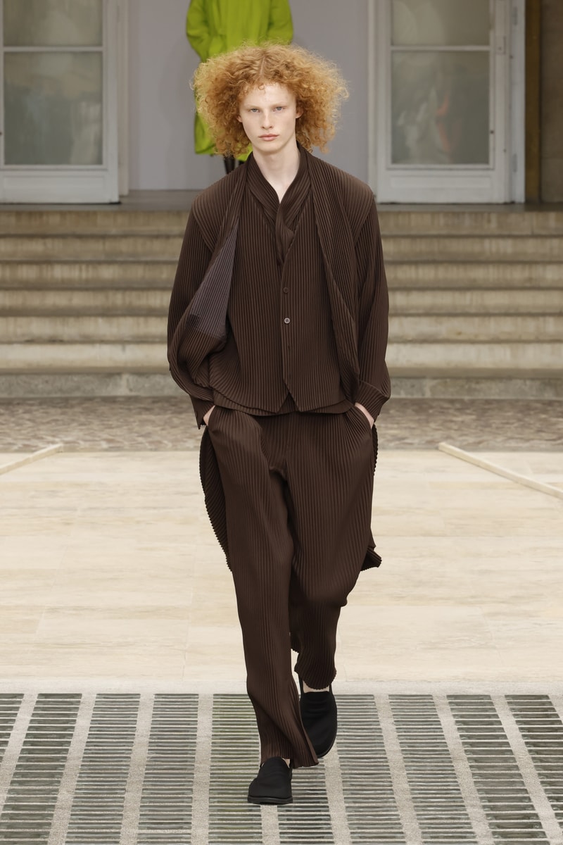 HOMME PLISSÉ ISSEY MIYAKE 正式發佈 2025 春夏系列大秀