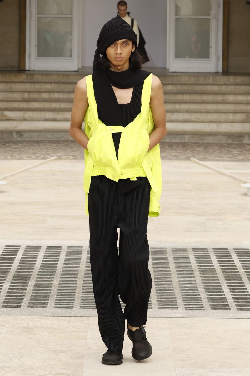 HOMME PLISSÉ ISSEY MIYAKE 正式發佈 2025 春夏系列大秀