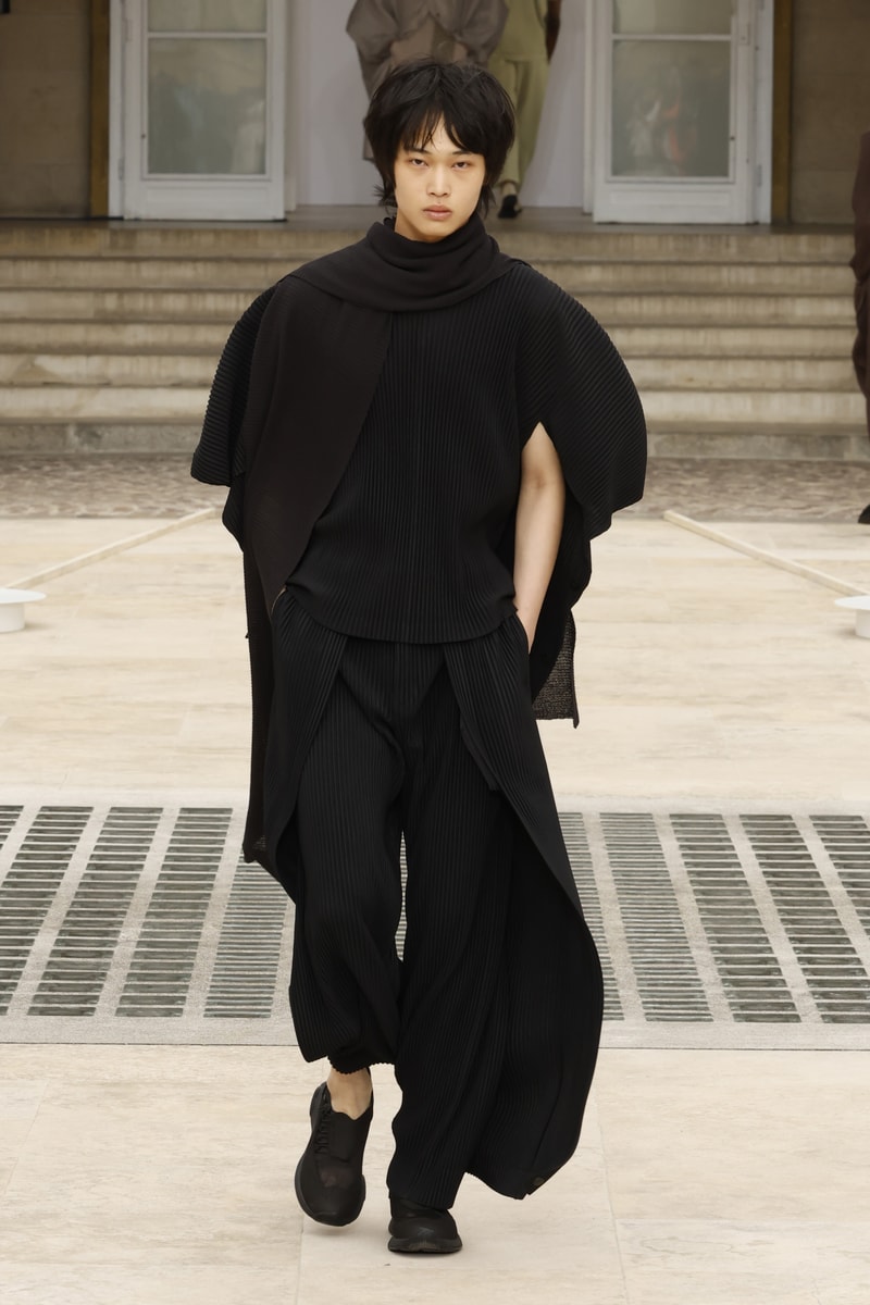 HOMME PLISSÉ ISSEY MIYAKE 正式發佈 2025 春夏系列大秀