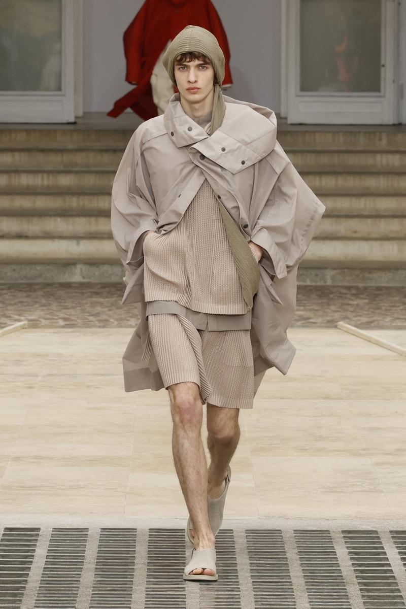 HOMME PLISSÉ ISSEY MIYAKE 正式發佈 2025 春夏系列大秀