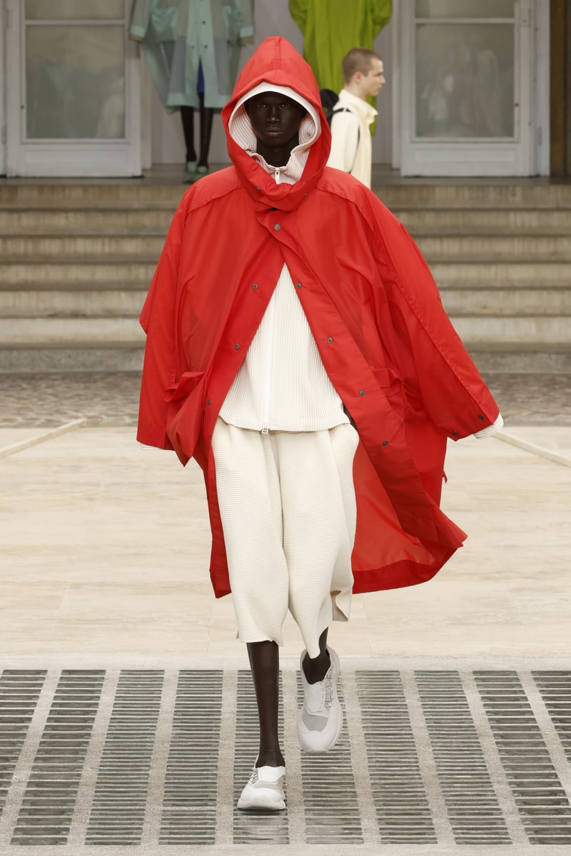 HOMME PLISSÉ ISSEY MIYAKE 正式發佈 2025 春夏系列大秀