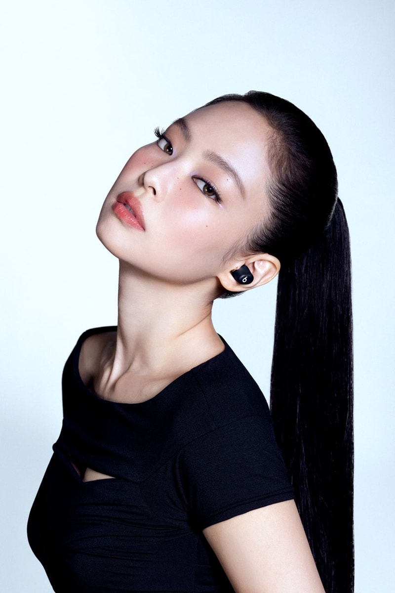 Jennie 出鏡演繹 Beats 全新 Solo Buds 和 Solo 4 耳機形象廣告