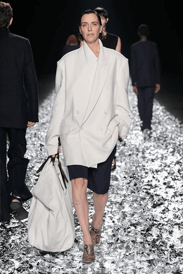 離開並不是結束！Dries Van Noten 2025 春夏男裝系列大秀「THERE IS NO BEGINNING, NO END」正式登場