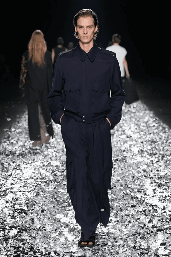 離開並不是結束！Dries Van Noten 2025 春夏男裝系列大秀「THERE IS NO BEGINNING, NO END」正式登場