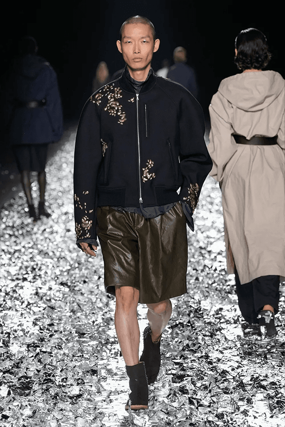 離開並不是結束！Dries Van Noten 2025 春夏男裝系列大秀「THERE IS NO BEGINNING, NO END」正式登場