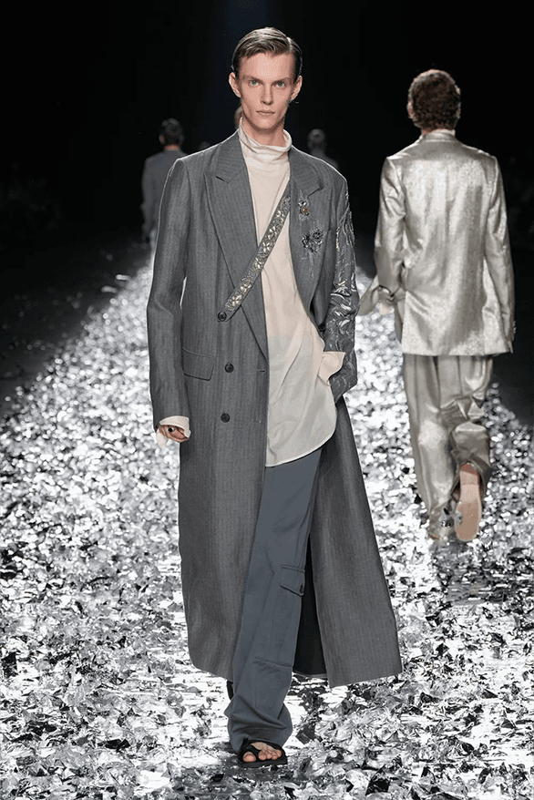 離開並不是結束！Dries Van Noten 2025 春夏男裝系列大秀「THERE IS NO BEGINNING, NO END」正式登場