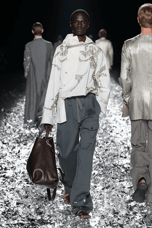 離開並不是結束！Dries Van Noten 2025 春夏男裝系列大秀「THERE IS NO BEGINNING, NO END」正式登場
