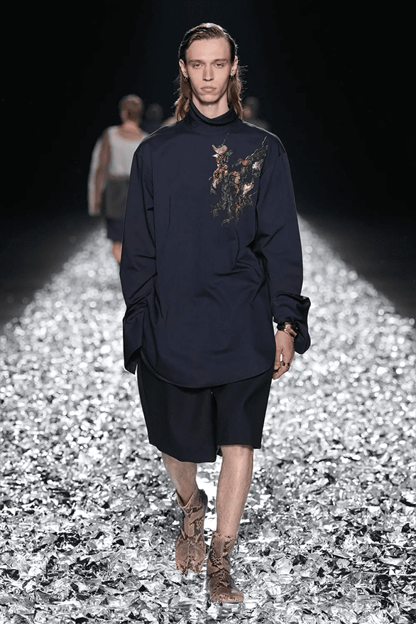 離開並不是結束！Dries Van Noten 2025 春夏男裝系列大秀「THERE IS NO BEGINNING, NO END」正式登場