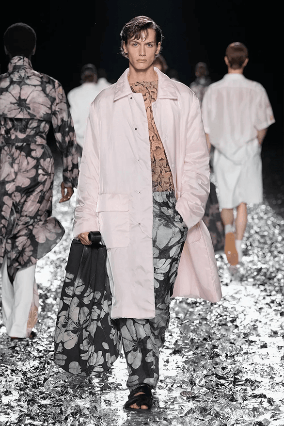 離開並不是結束！Dries Van Noten 2025 春夏男裝系列大秀「THERE IS NO BEGINNING, NO END」正式登場