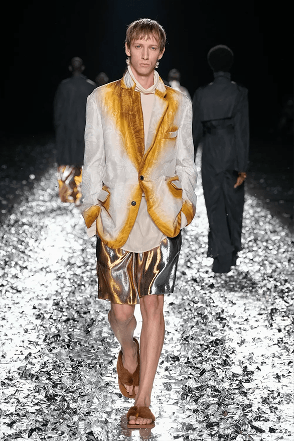 離開並不是結束！Dries Van Noten 2025 春夏男裝系列大秀「THERE IS NO BEGINNING, NO END」正式登場