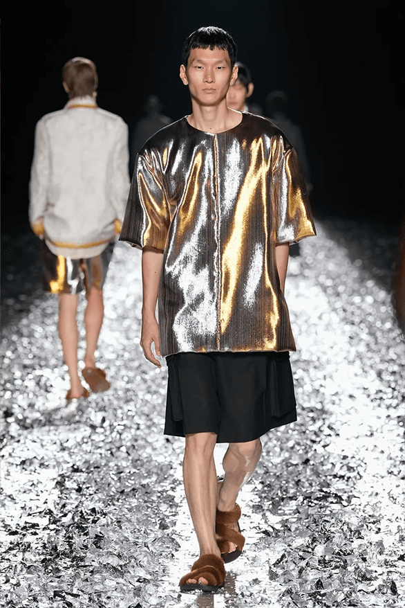 離開並不是結束！Dries Van Noten 2025 春夏男裝系列大秀「THERE IS NO BEGINNING, NO END」正式登場