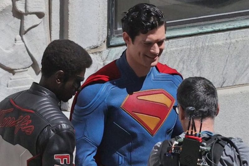忠於經典？David Corenswet 飾演 DCU 新任「超人 Superman」最新片場照曝光