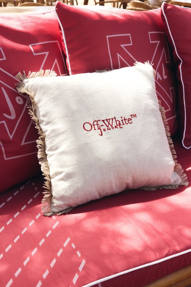 Off-White™ 攜手 Casa Jondal 打造第二回夏季渡假系列