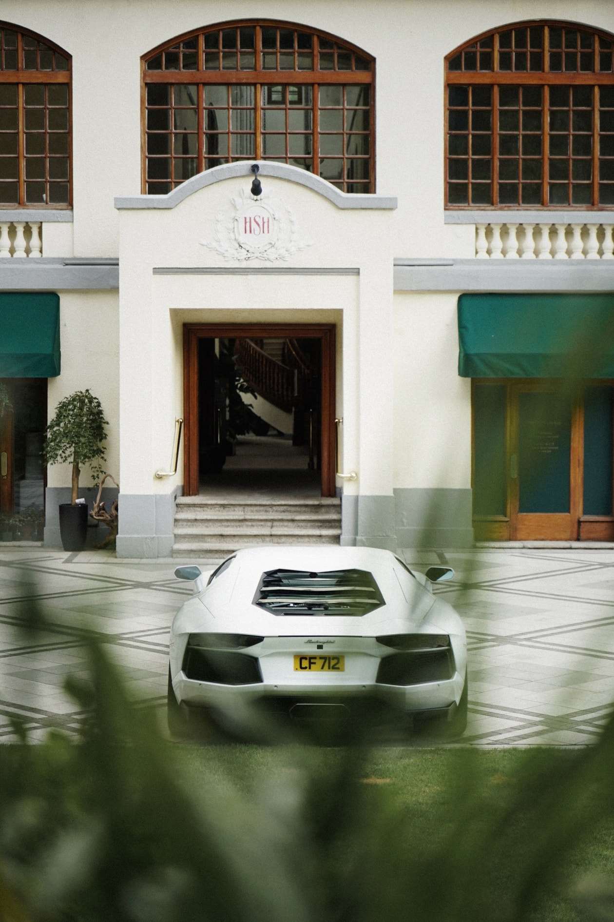 DRIVERS: FIBER PRODUCTIONS 主理人 Kurtis 與愛驅 Lamborghini Aventador LP 700-4 之日常 Car Life
