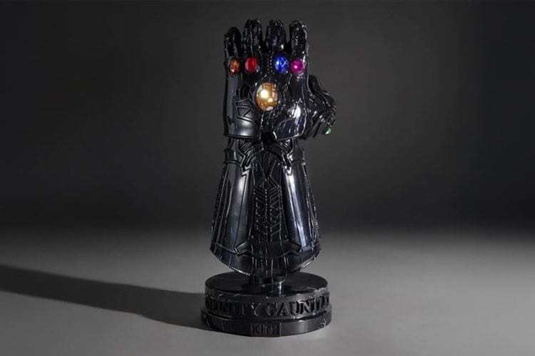 Swarovski 水晶加持!KITH 攜手 Marvel 打造黑魂版本「無限手套」紙鎮