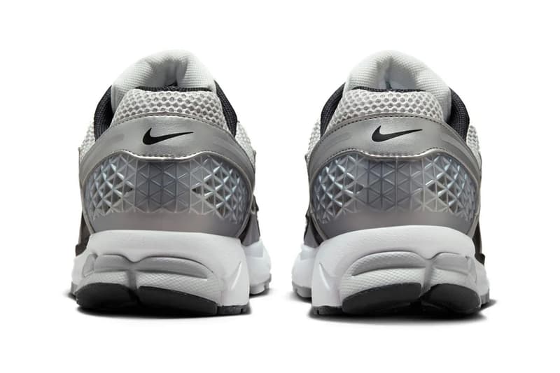 Nike Zoom Vomero 5 全新配色「Metallic Silver/Black」官方圖輯正式發佈