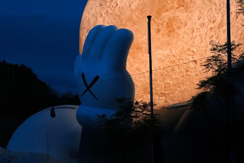 KAWS 暗示「KAWS:HOLIDAY」全新一站即將登場