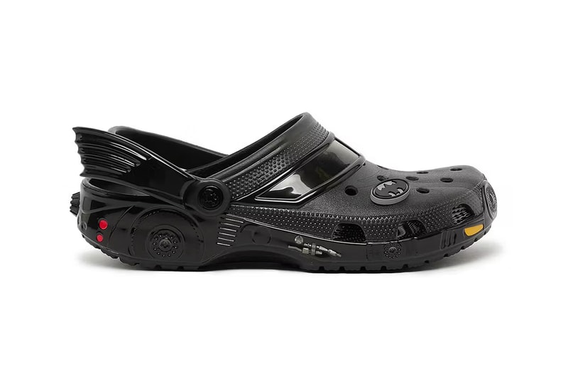 把蝙蝠車穿在腳上？Crocs 正式推出蝙蝠俠「Batmobile」造型最新聯名鞋款
