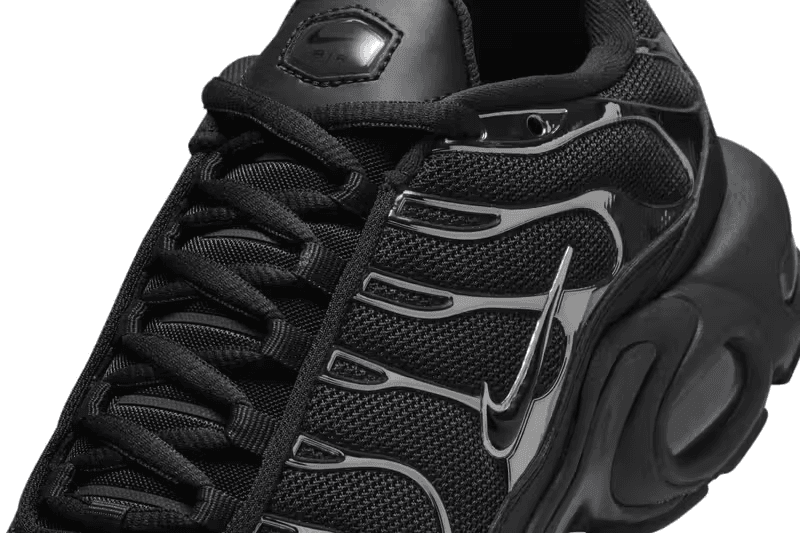 近賞 Nike Air Max Plus 最新配色「Black/Metallic Silver」官方圖輯